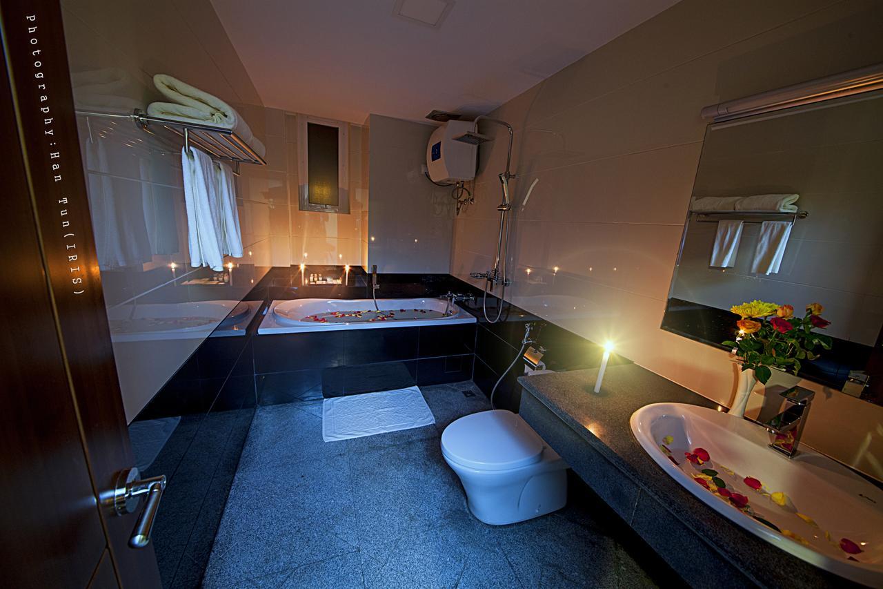 Ngwe Moe Hotel Молам'яйн Екстер'єр фото