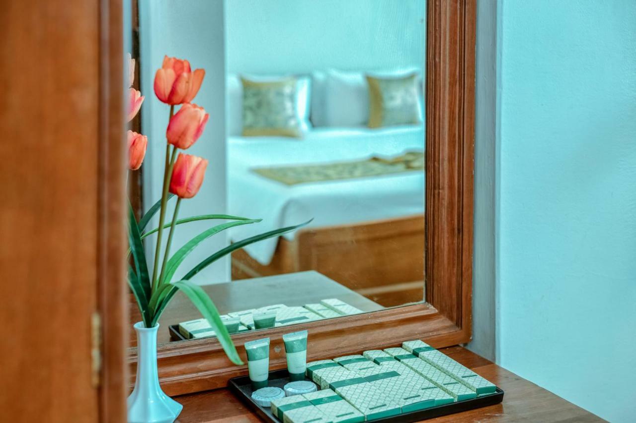 Ngwe Moe Hotel Молам'яйн Екстер'єр фото
