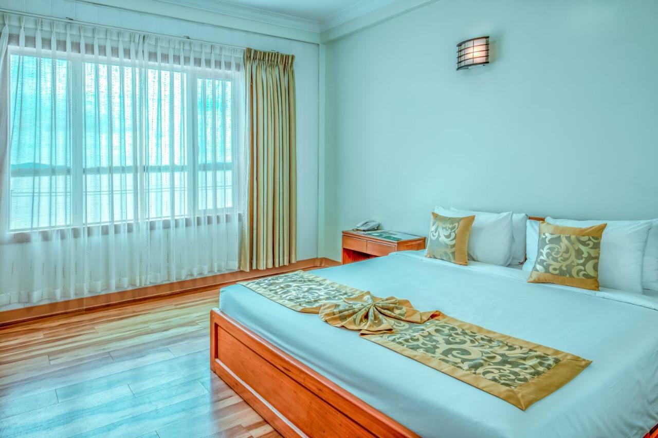 Ngwe Moe Hotel Молам'яйн Екстер'єр фото