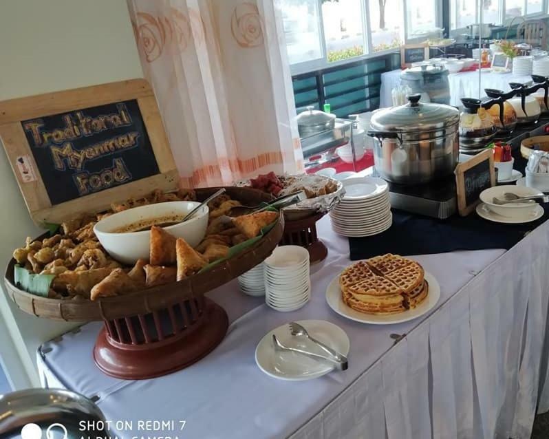 Ngwe Moe Hotel Молам'яйн Екстер'єр фото